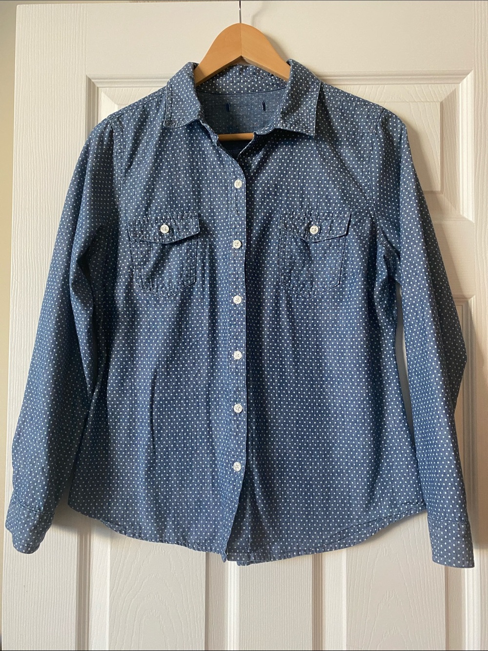 Old Navy Blue Chambray Polka Dot Button Front Shirt Double Pocket Long Sleeve